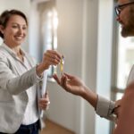 Entrega de llaves de una vivienda nueva
